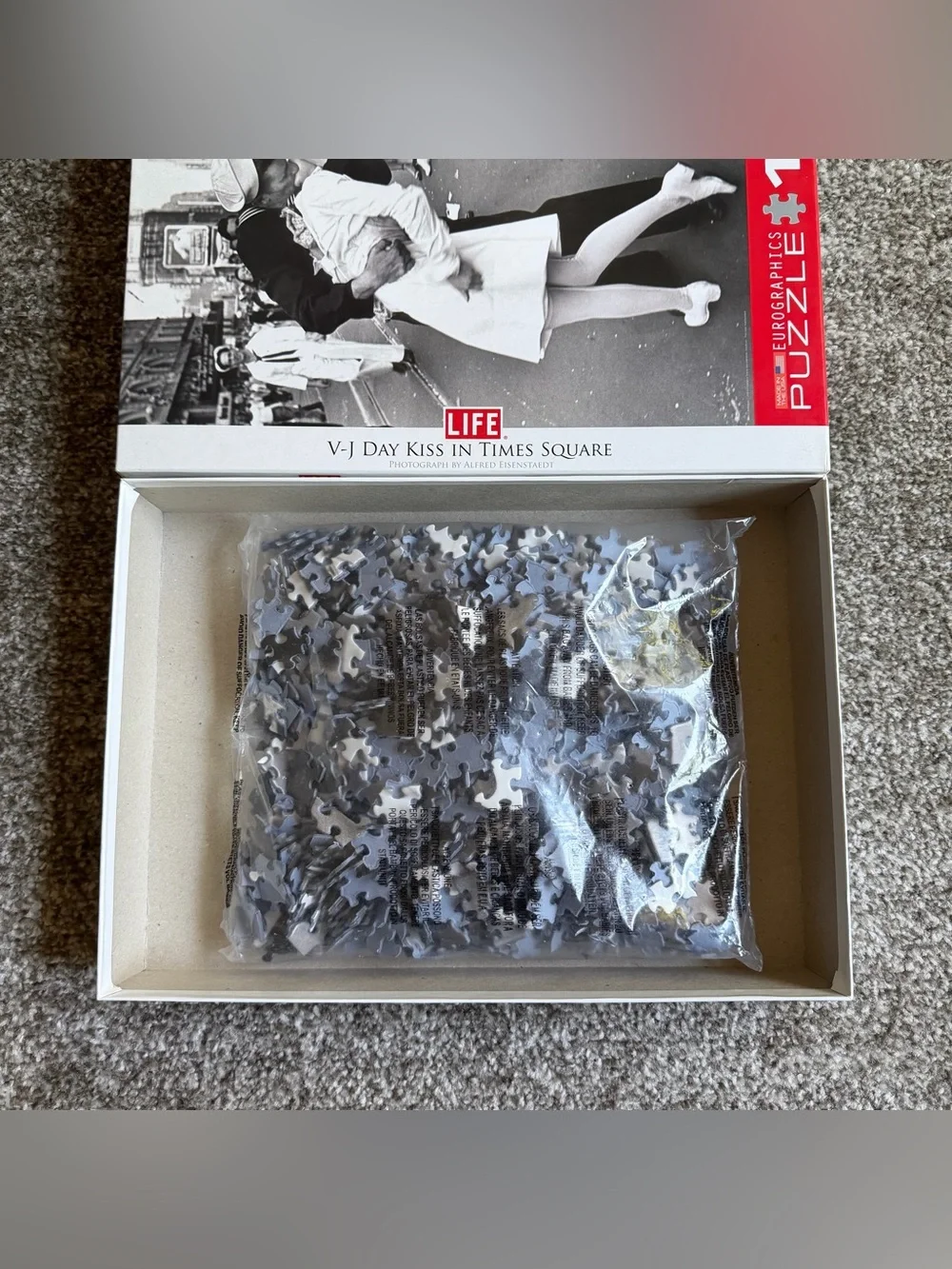 Eurographics 1000 Piece Puzzle V-J Day Kiss in Times Square Jigsaw Puzzle NEW